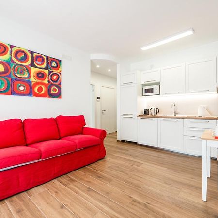 Central Station Apt With Parking Бари Экстерьер фото