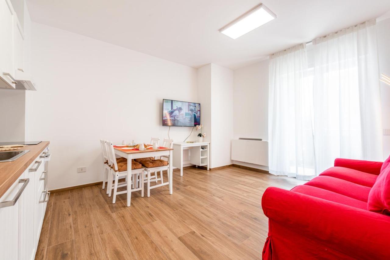 Central Station Apt With Parking Бари Экстерьер фото