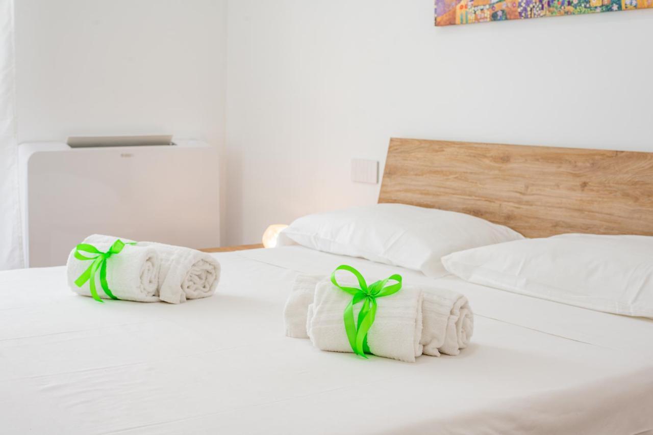 Central Station Apt With Parking Бари Экстерьер фото
