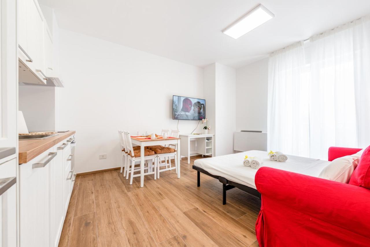Central Station Apt With Parking Бари Экстерьер фото